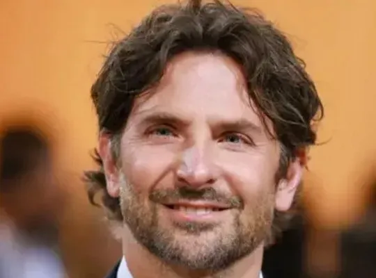 Bradley Cooper pode dirigir o prelúdio de “Onze Homens e um Segredo”.