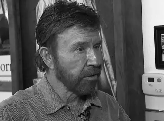 Morre Chuck Norris — lenda das artes marciais e estrela do cinema de ação